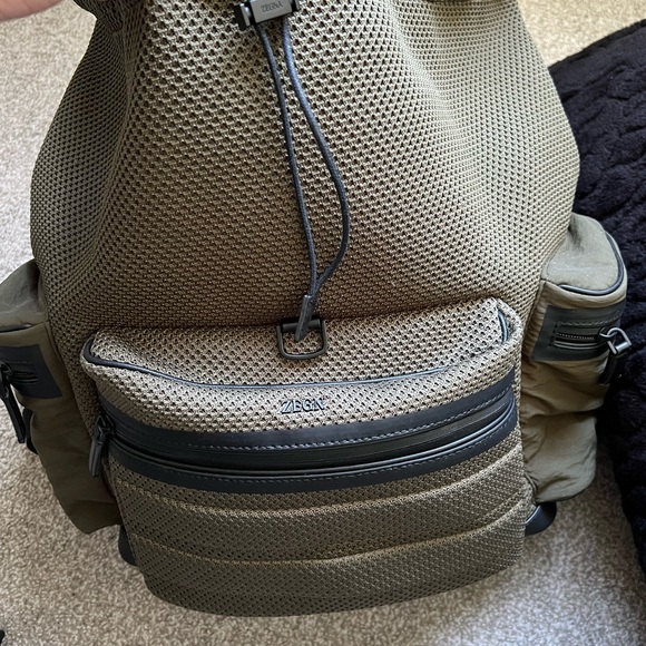 Zegna men’s green backpack. Adjustable and really comfortable for daily use - Picture 5 of 9